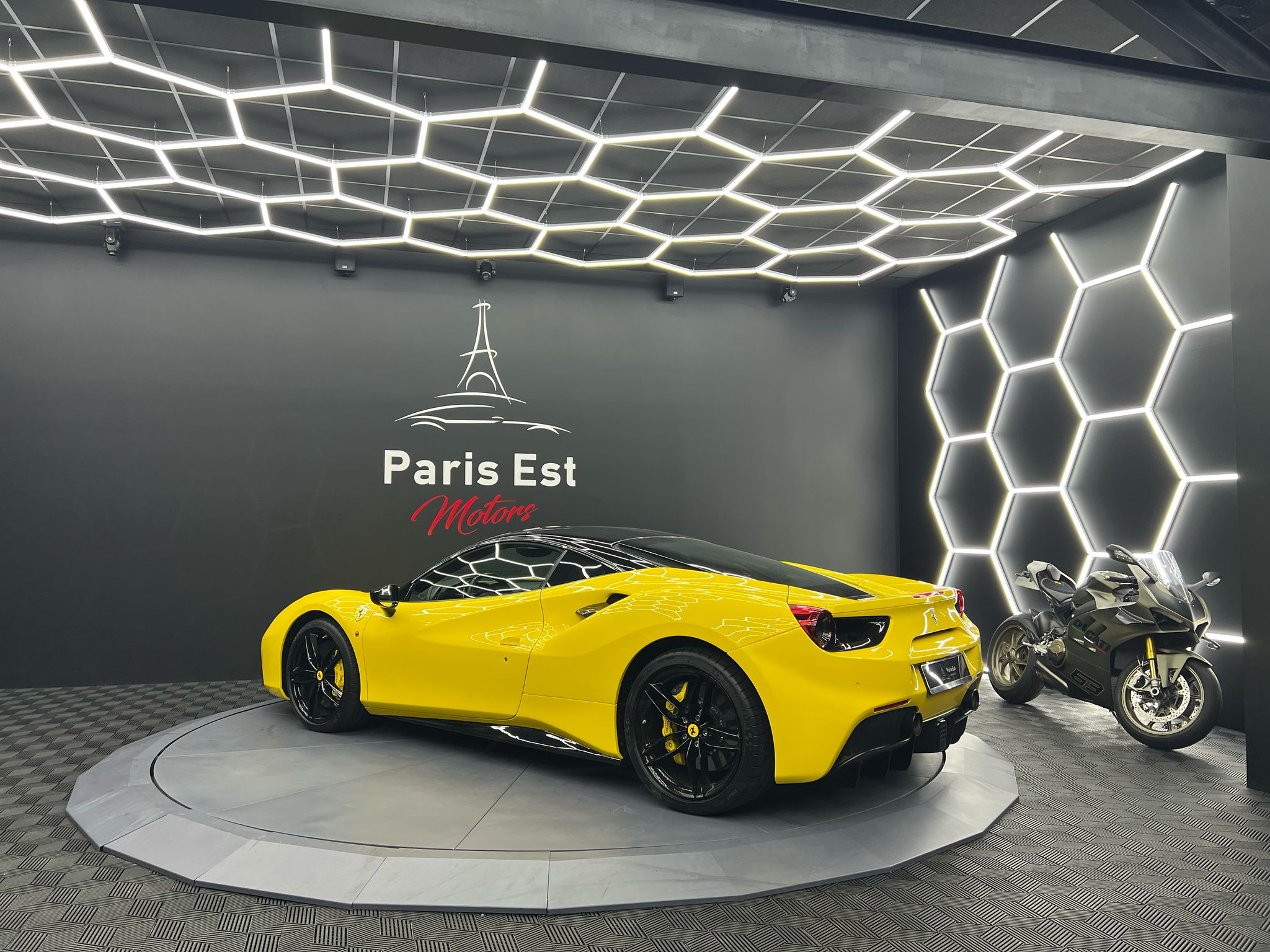 Car Image 9
